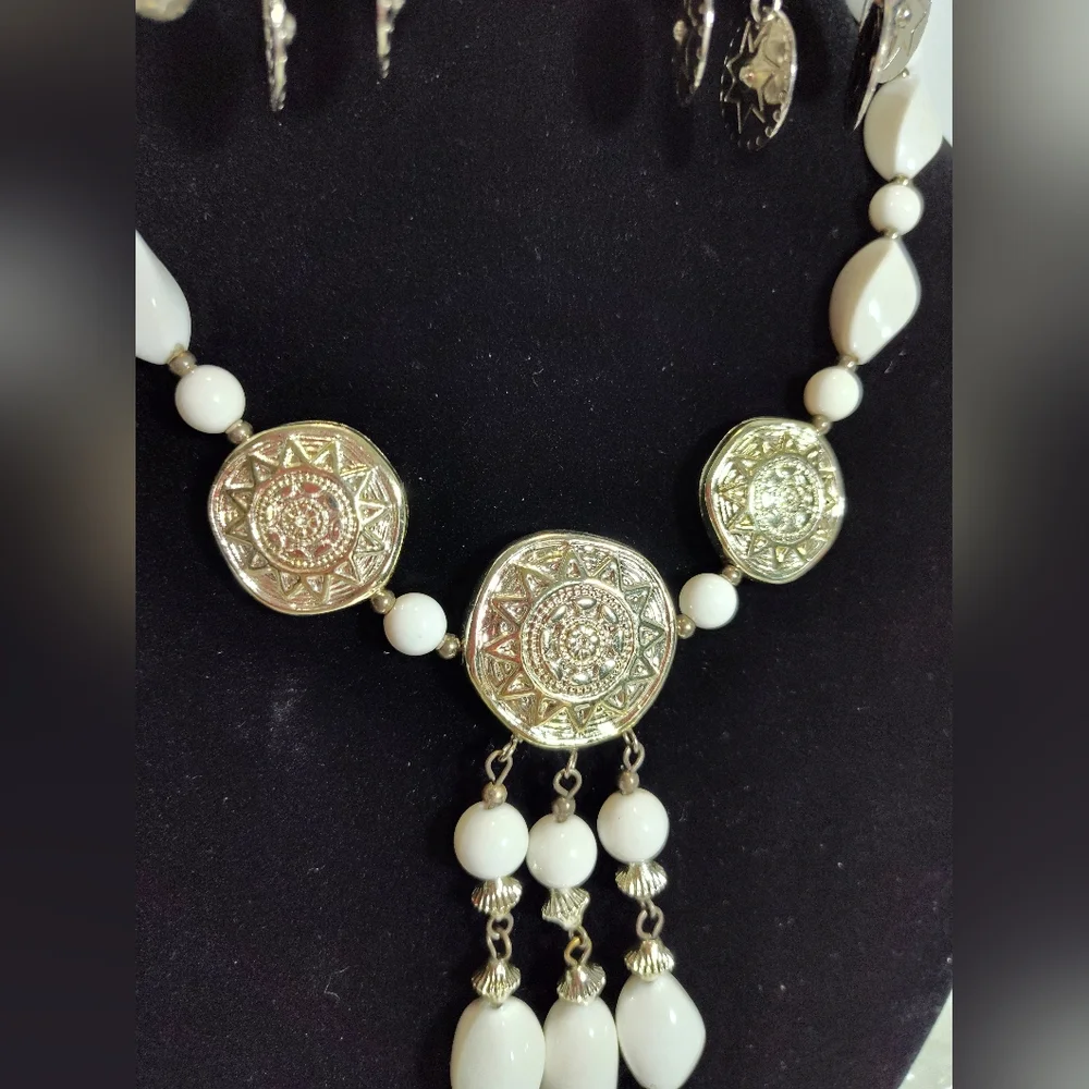 Elegant Silver and White Necklace Earring  Jewelry Set